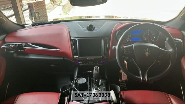 Maserati LEVANTE 2021-03 8282461-2