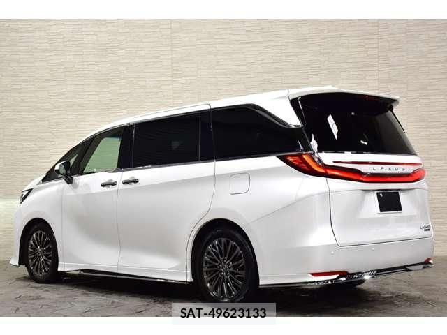 Lexus LM 2024-07 8285780-1