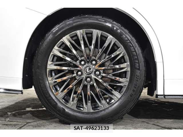 Lexus LM 2024-07 8285780-11