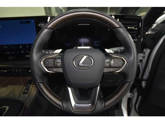 Lexus LM 2024-07 8285780-4