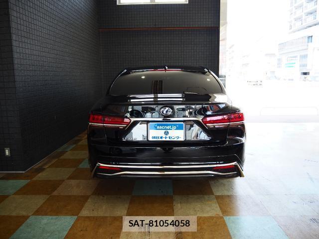 Lexus LS 2018-01 8277705-1