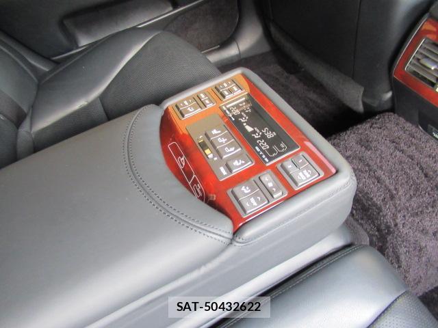 Lexus LS 2011-10 8280834-10