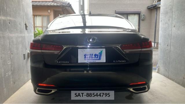 Lexus LS 2019-07 8281386-1