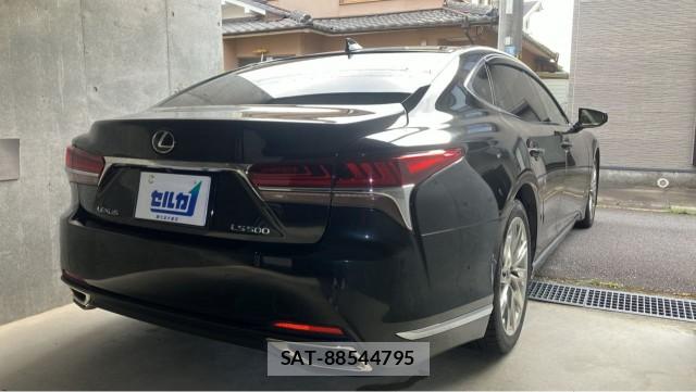 Lexus LS 2019-07 8281386-12