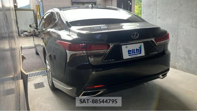 Lexus LS 2019-07 8281386-13