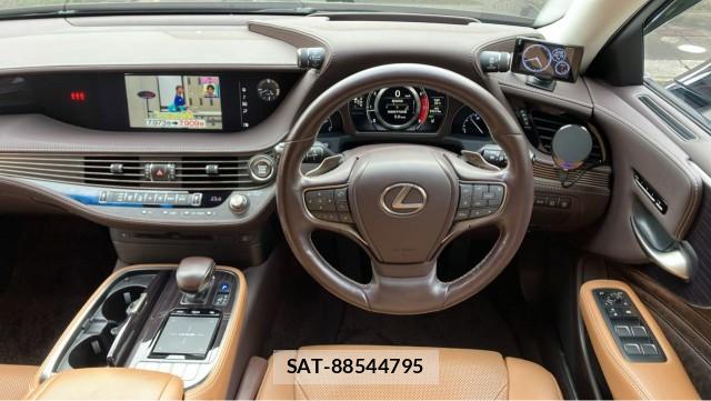 Lexus LS 2019-07 8281386-16