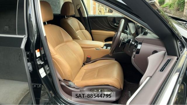 Lexus LS 2019-07 8281386-5