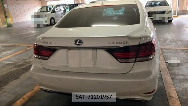 Lexus LS 2013-02 8281396-1