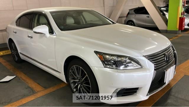 Lexus LS 2013-02 8281396-11