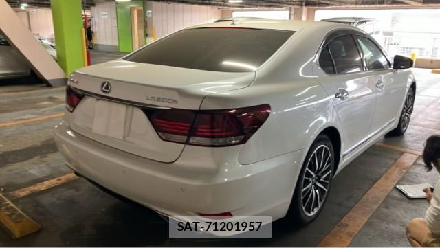 Lexus LS 2013-02 8281396-12