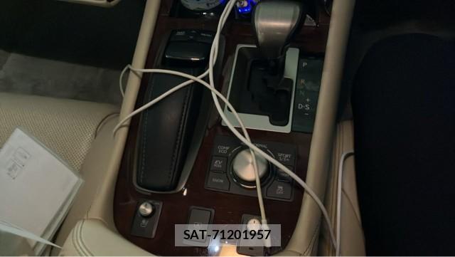 Lexus LS 2013-02 8281396-14