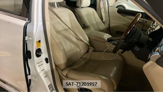 Lexus LS 2013-02 8281396-5