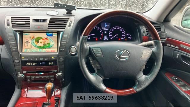 Lexus LS 2008-02 8281459-16