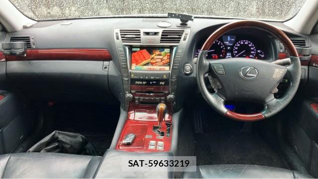 Lexus LS 2008-02 8281459-2