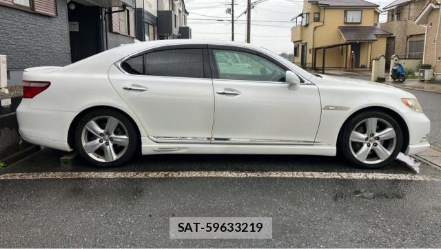 Lexus LS 2008-02 8281459-3