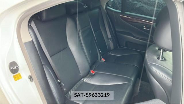 Lexus LS 2008-02 8281459-6