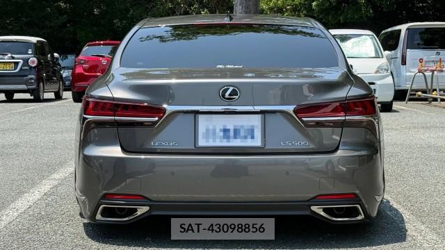Lexus LS 2019-04 8281682-1