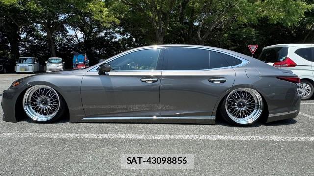 Lexus LS 2019-04 8281682-10