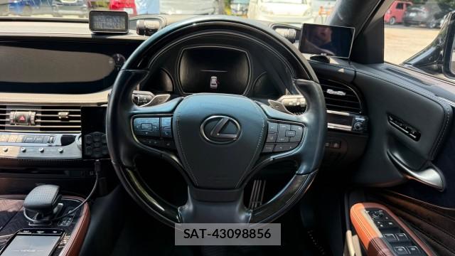 Lexus LS 2019-04 8281682-13