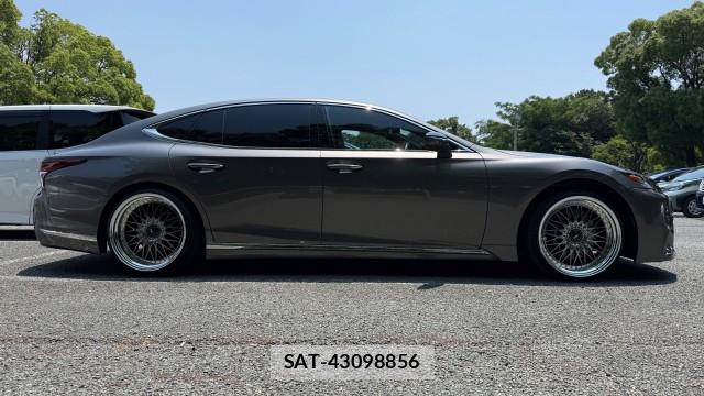 Lexus LS 2019-04 8281682-3