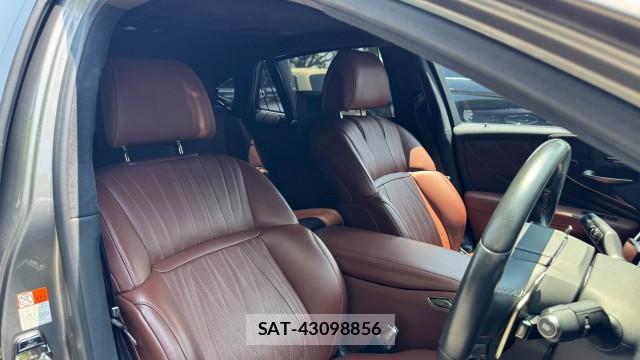 Lexus LS 2019-04 8281682-5