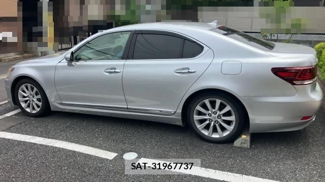 Lexus LS 2012-11 8281753-10