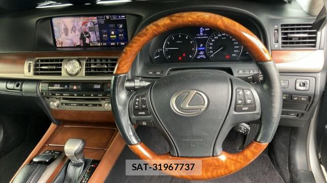 Lexus LS 2012-11 8281753-16