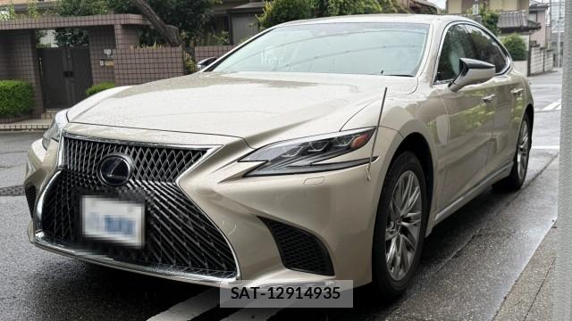 Lexus LS 2018-02 8282468-0