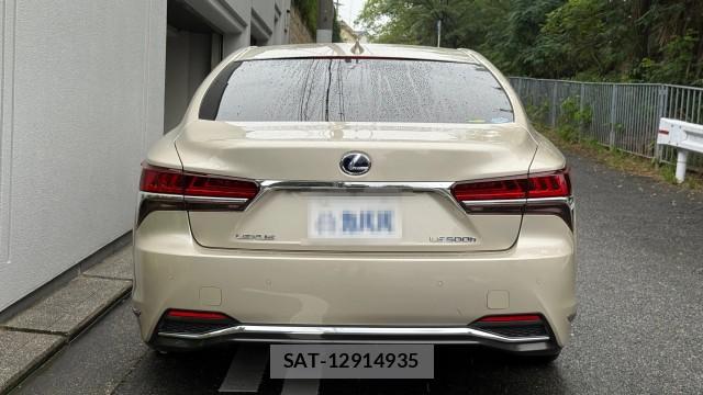 Lexus LS 2018-02 8282468-1