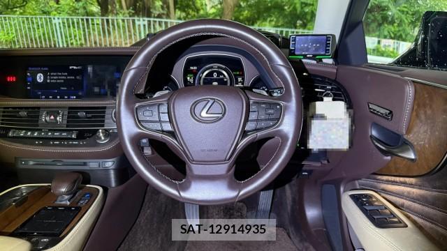 Lexus LS 2018-02 8282468-15