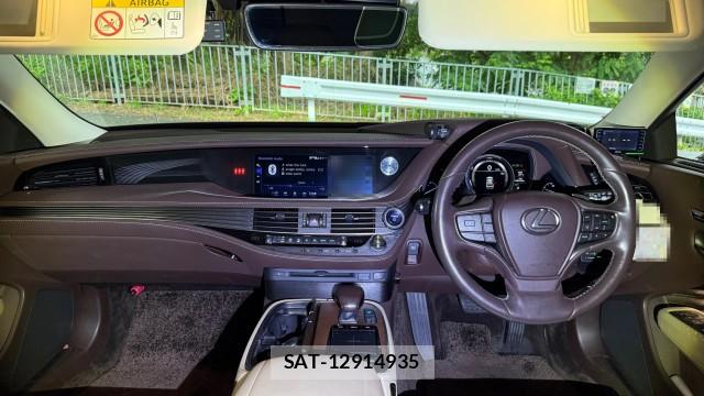 Lexus LS 2018-02 8282468-2