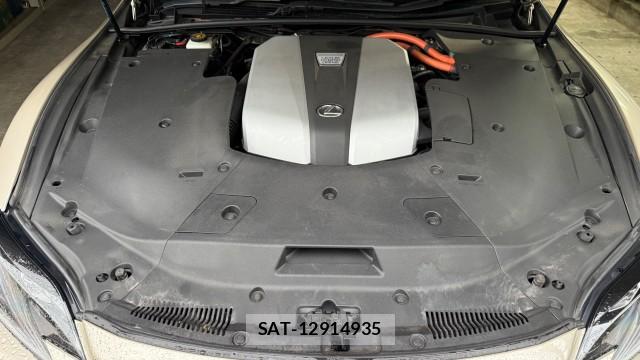 Lexus LS 2018-02 8282468-6