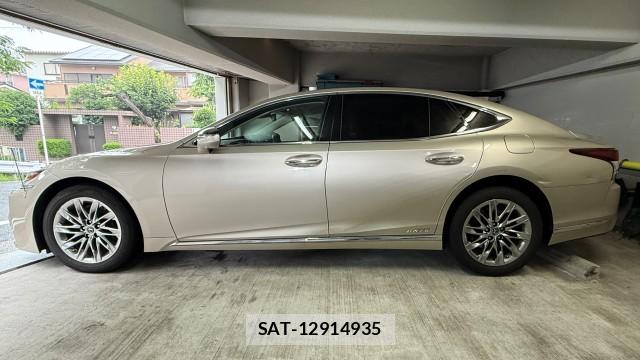 Lexus LS 2018-02 8282468-9