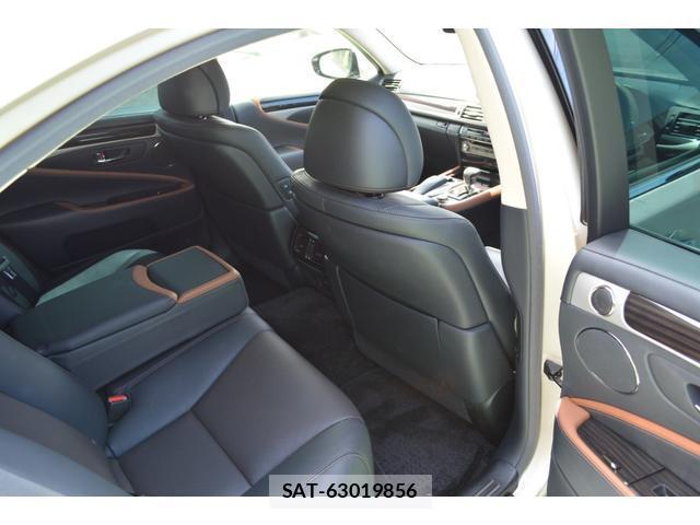 Lexus LS 2015-01 8283238-4
