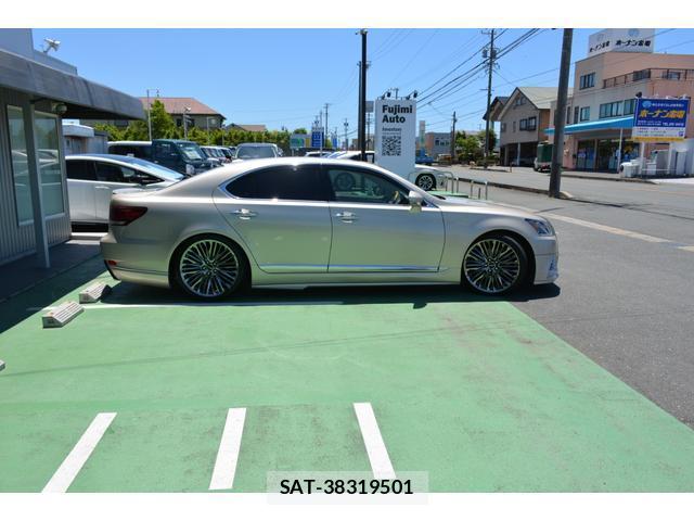 Lexus LS 2013-03 8283239-16