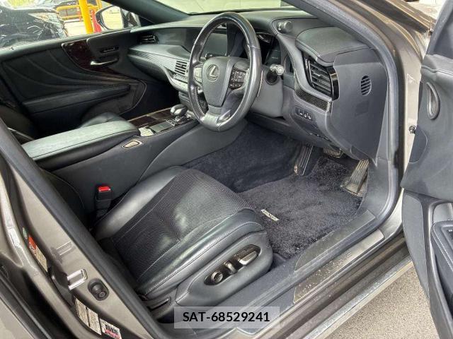 Lexus LS 2018-01 8283863-5