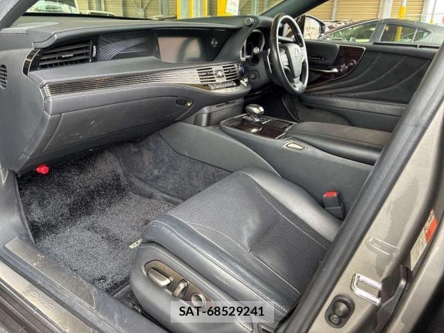 Lexus LS 2018-01 8283863-6
