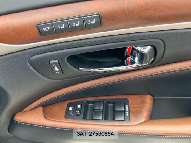 Lexus LS 2014-03 8285286-11
