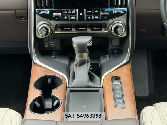 Lexus LX 2023-07 8281331-14