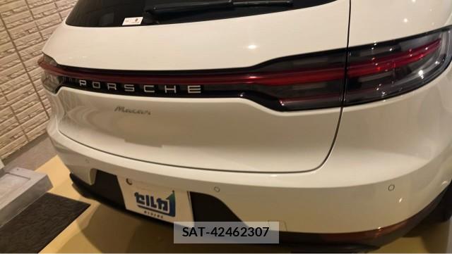 Porsche MACAN 2021-08 8276943-1