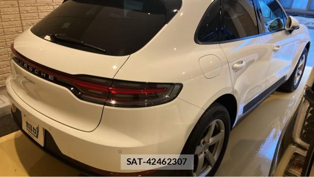 Porsche MACAN 2021-08 8276943-12