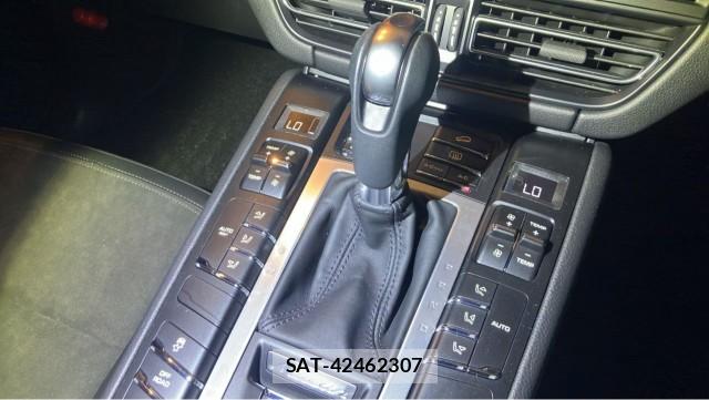 Porsche MACAN 2021-08 8276943-14