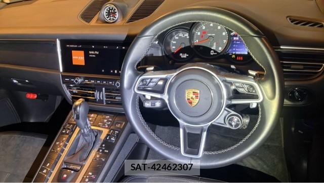 Porsche MACAN 2021-08 8276943-16