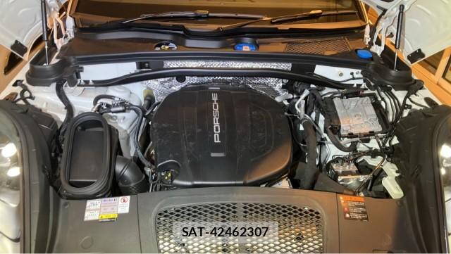 Porsche MACAN 2021-08 8276943-7