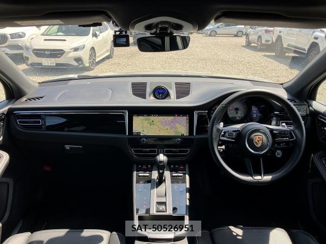 Porsche MACAN 2024-02 8278655-2