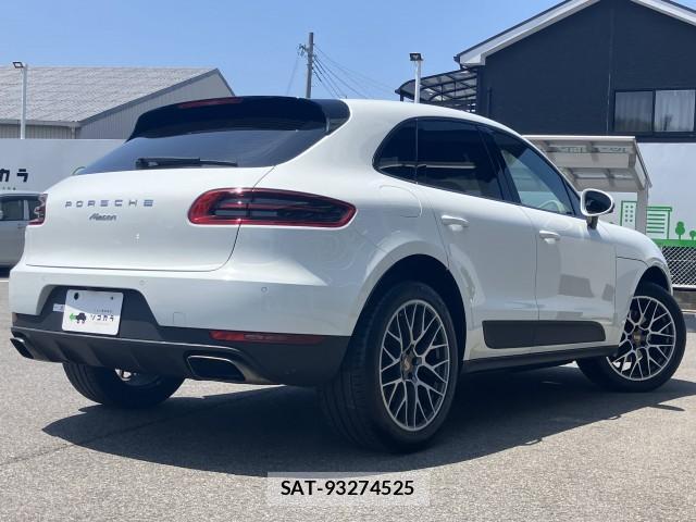 Porsche MACAN 2017-07 8279137-11