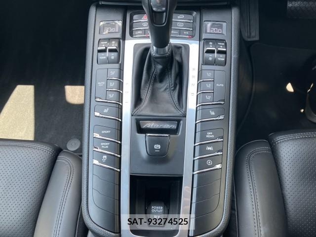 Porsche MACAN 2017-07 8279137-13