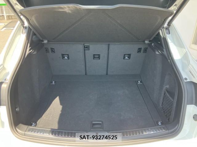 Porsche MACAN 2017-07 8279137-16