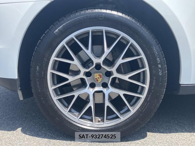 Porsche MACAN 2017-07 8279137-17