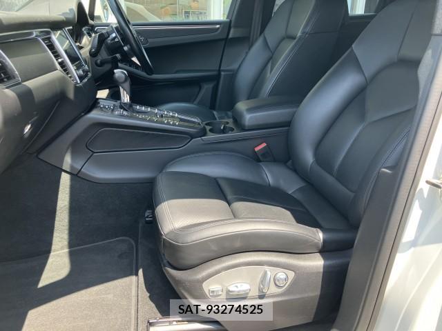 Porsche MACAN 2017-07 8279137-4
